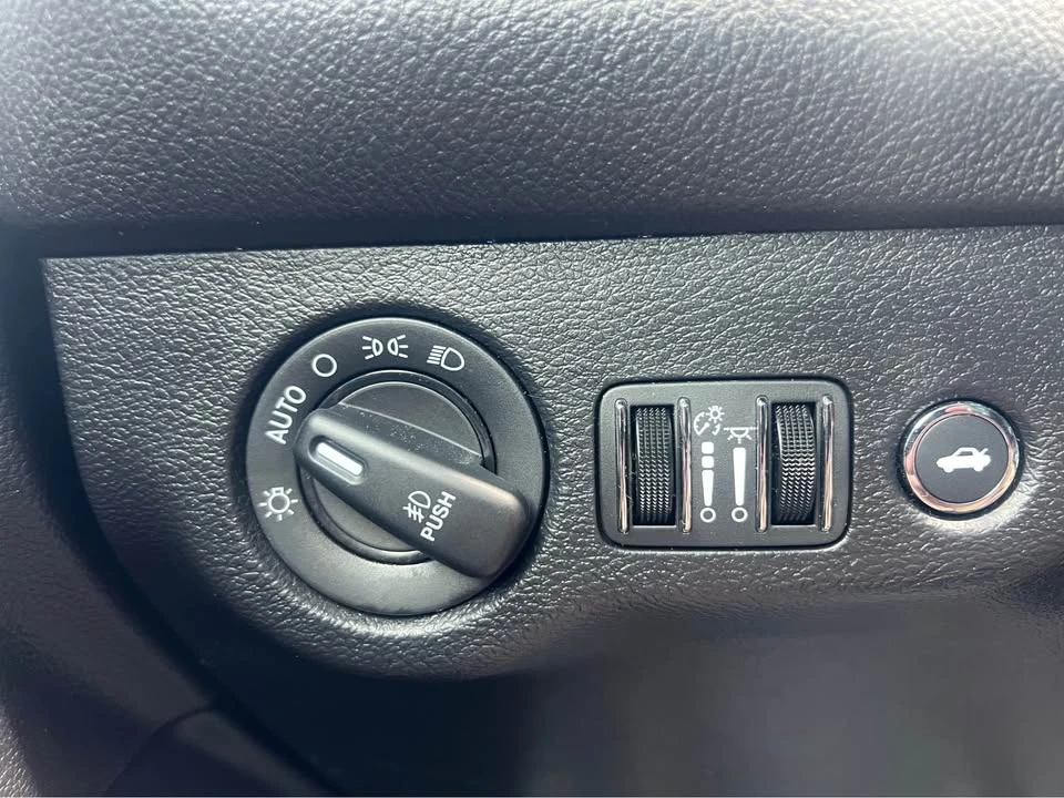 2021 Dodge Challenger 3rd Gen - Image 13 of 17