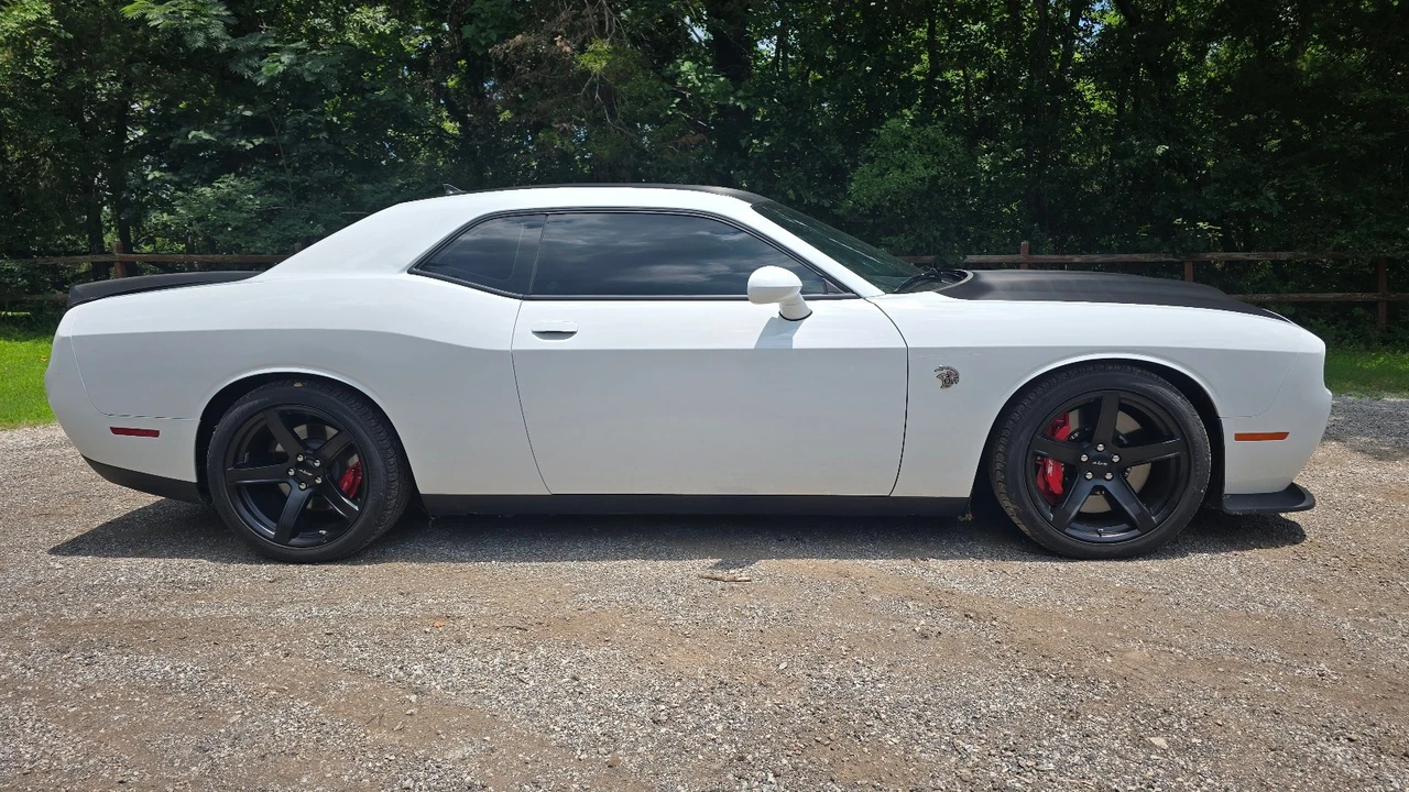 2021 Dodge Challenger SRT Hellcat 3rd Gen - Image 21 of 31