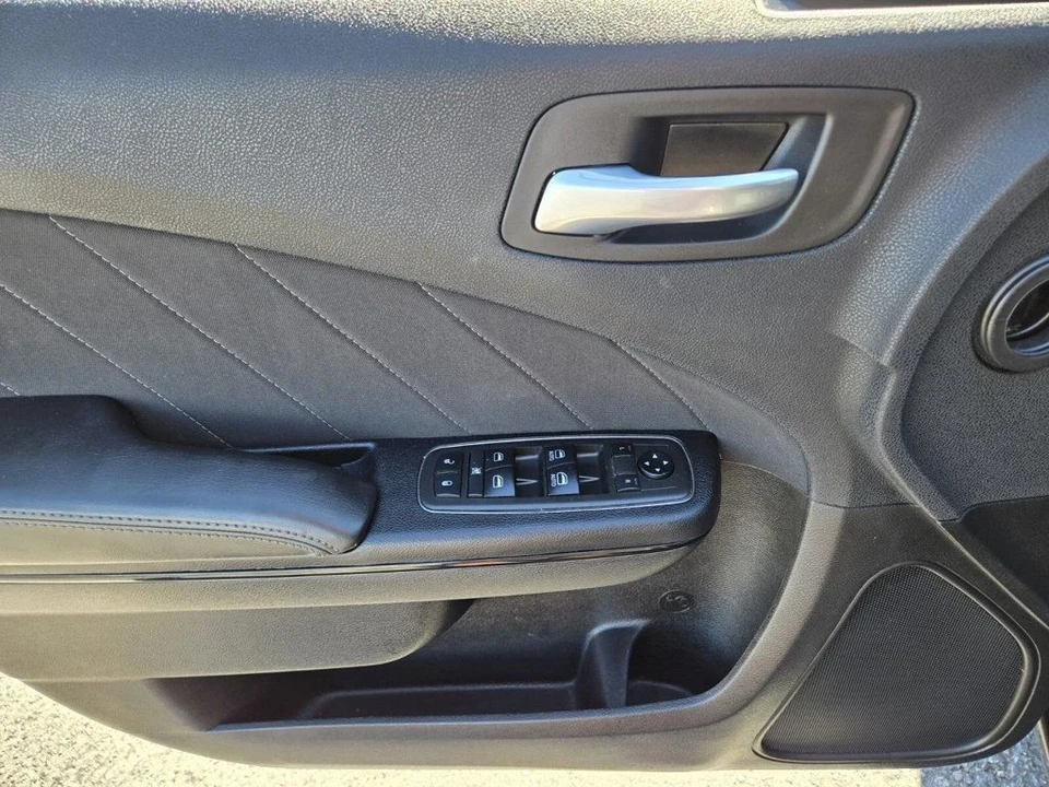 2021 Dodge Charger 8th Gen - Image 15 of 19