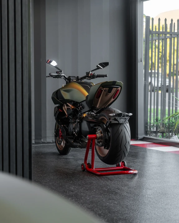 2021 Ducati Diavel - Image 17 of 31