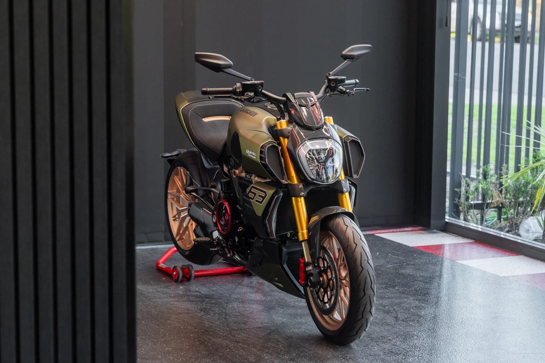 2021 Ducati Diavel - Image 15 of 31