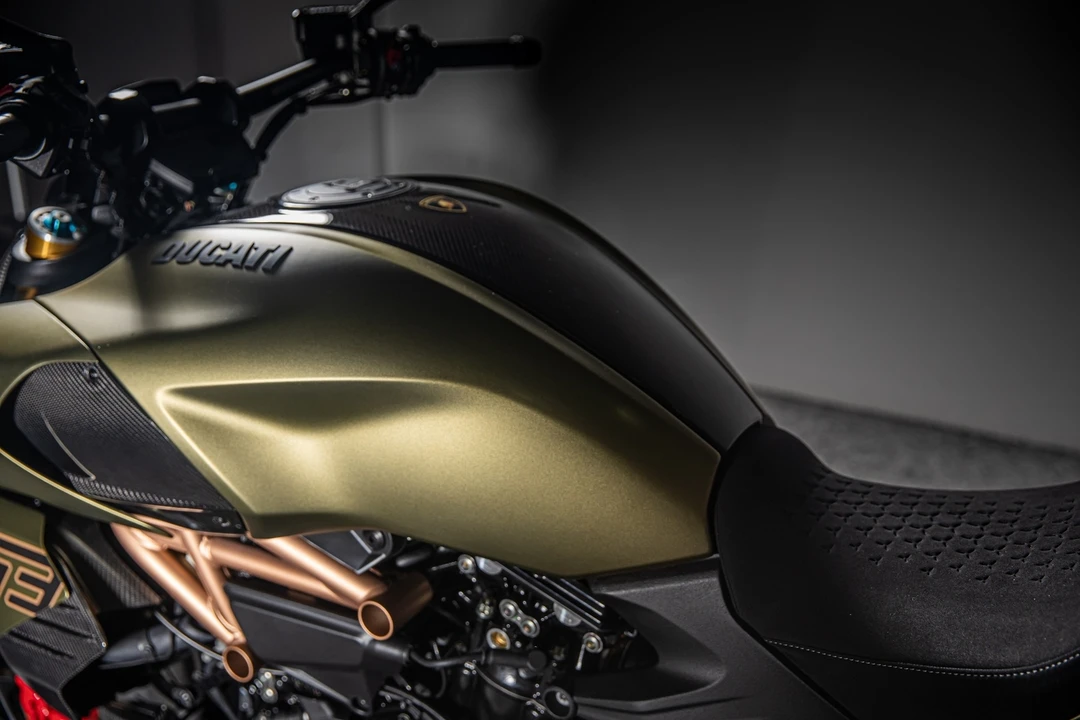 2021 Ducati Diavel - Image 15 of 18