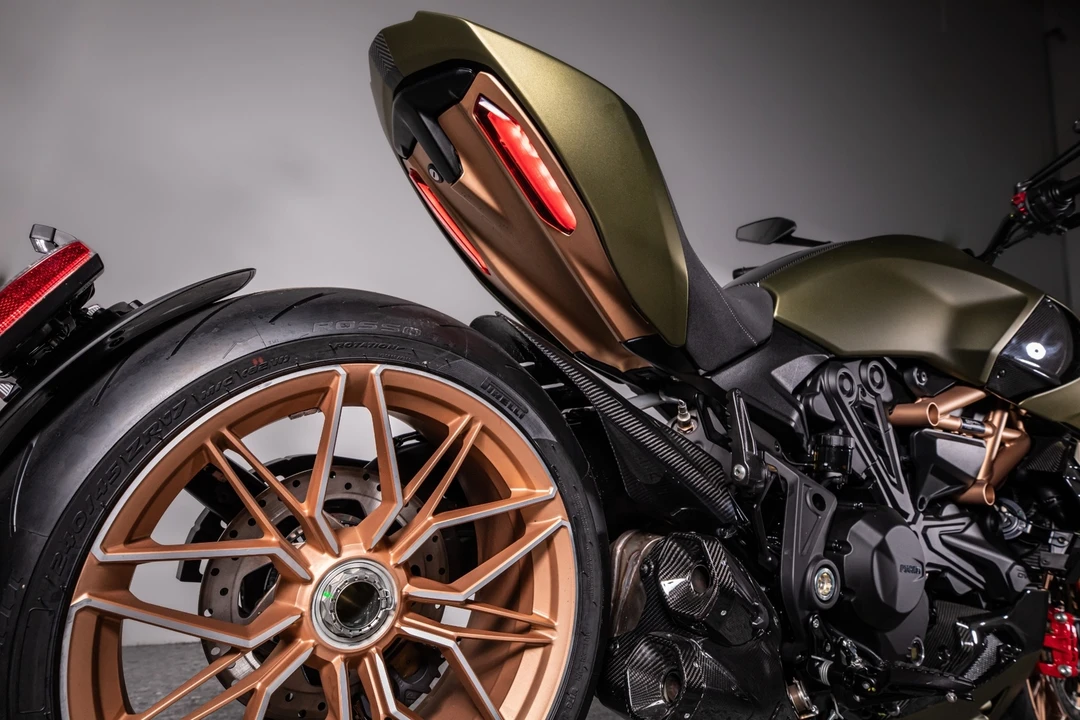 2021 Ducati Diavel - Image 11 of 18