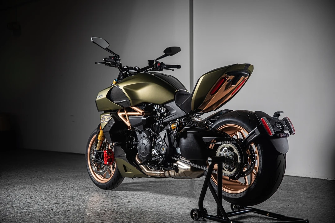 2021 Ducati Diavel - Image 7 of 18