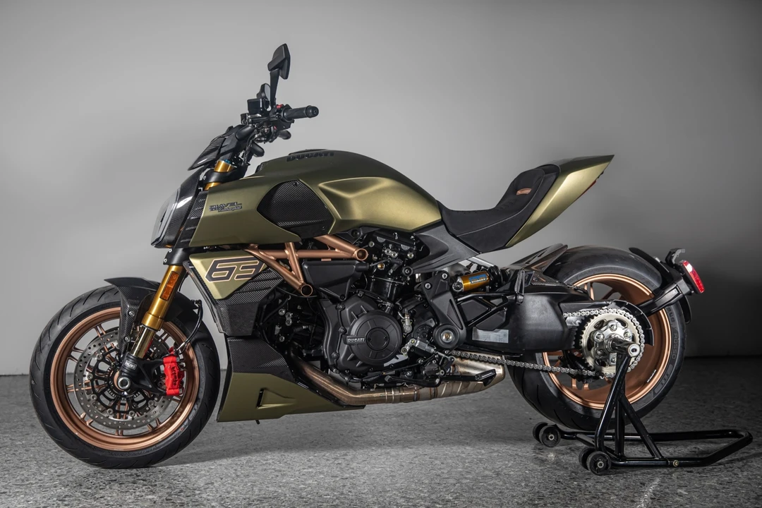 2021 Ducati Diavel - Image 12 of 18