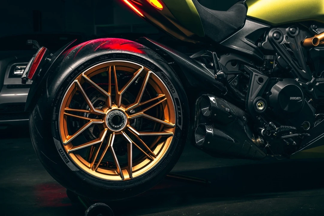 2021 Ducati Diavel - Image 9 of 12
