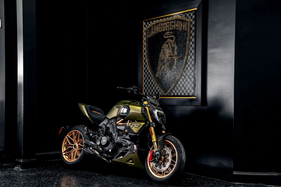 2021 Ducati Diavel - Image 2 of 12