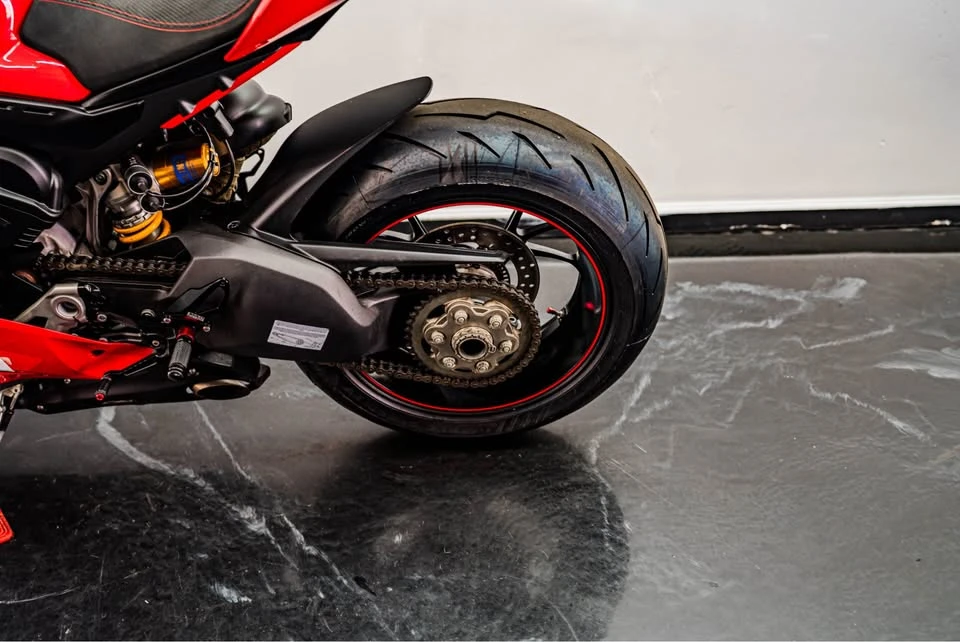 2021 Ducati V4 - Image 9 of 10