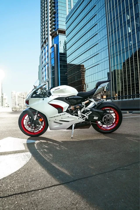 2021 Ducati V2 - Image 4 of 4