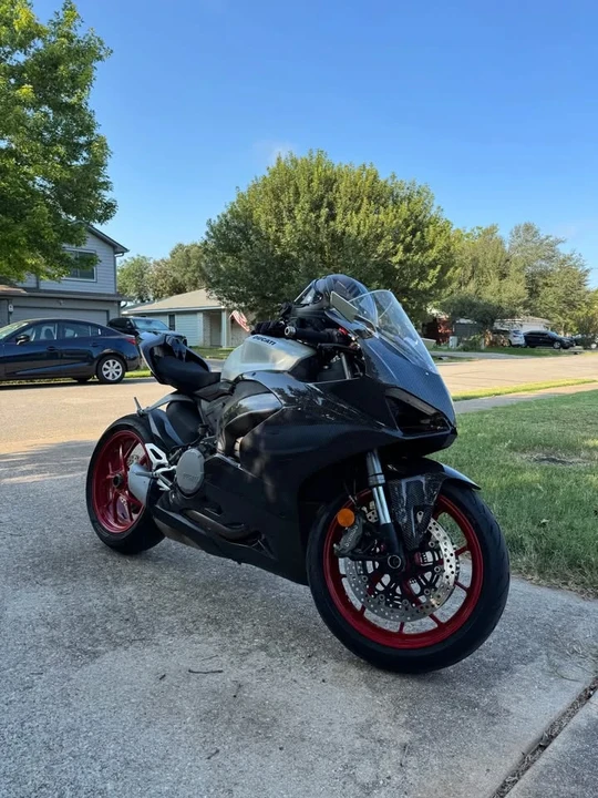 2021 Ducati V2 - Image 2 of 4