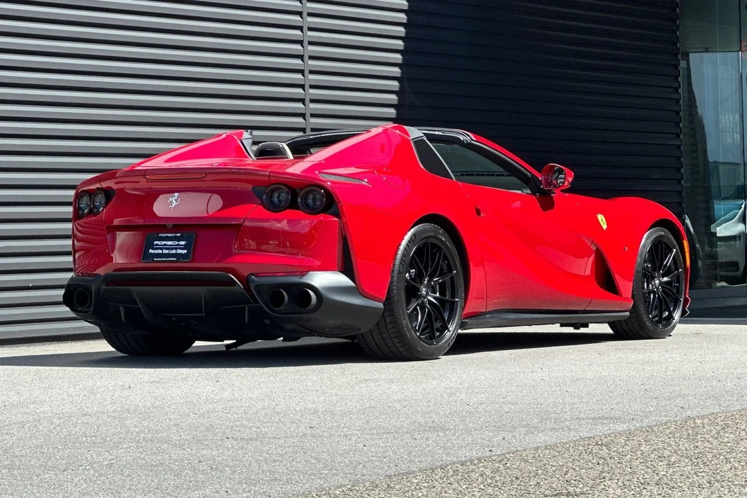 2021 Ferrari 812 GTS - Image 8 of 31