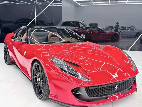 2021 Ferrari 812 GTS
