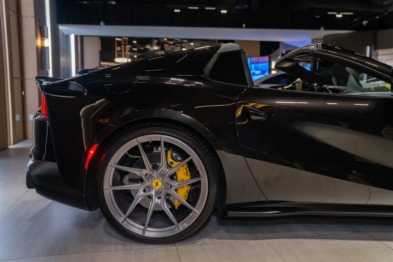2021 Ferrari 812 GTS - Image 25 of 31