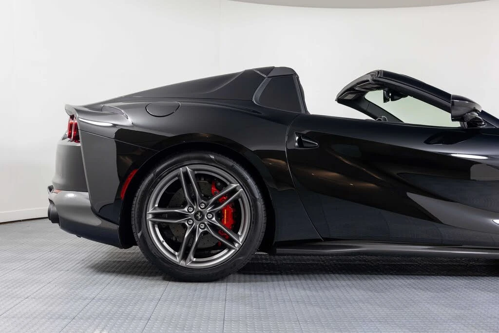 2021 Ferrari 812 GTS - Image 17 of 31