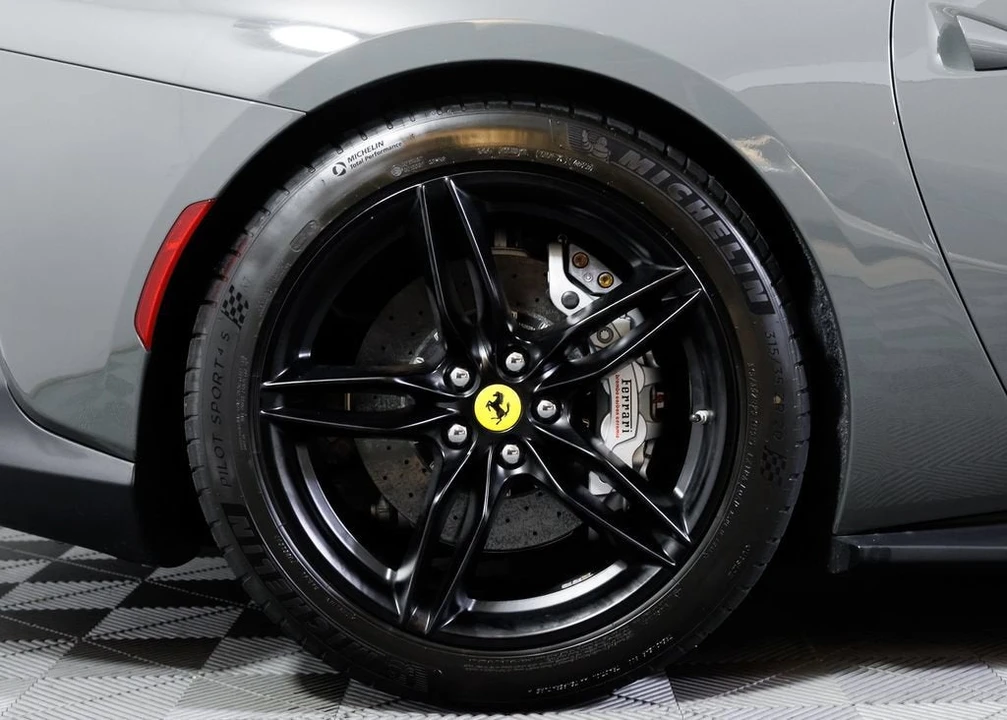 2021 Ferrari 812 GTS - Image 11 of 31