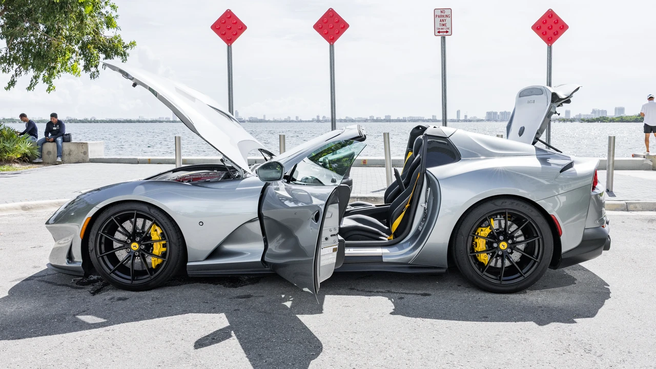 2021 Ferrari 812 GTS - Image 17 of 31