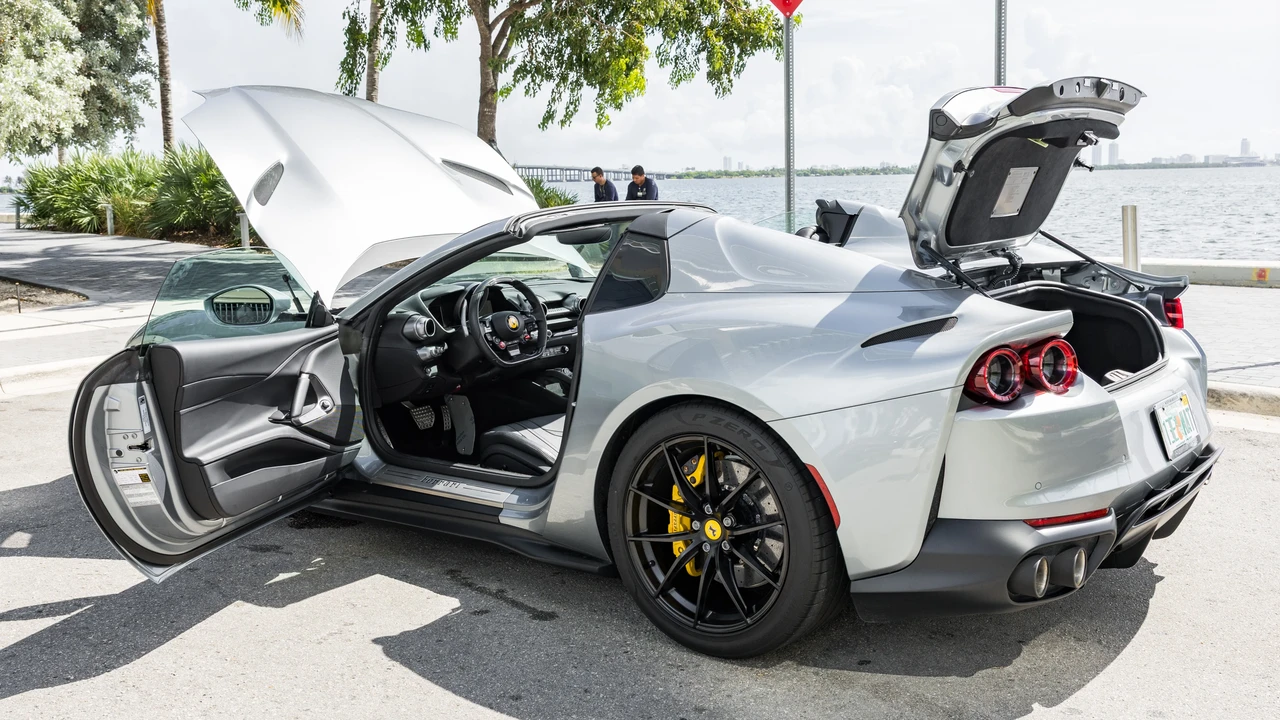 2021 Ferrari 812 GTS - Image 16 of 31