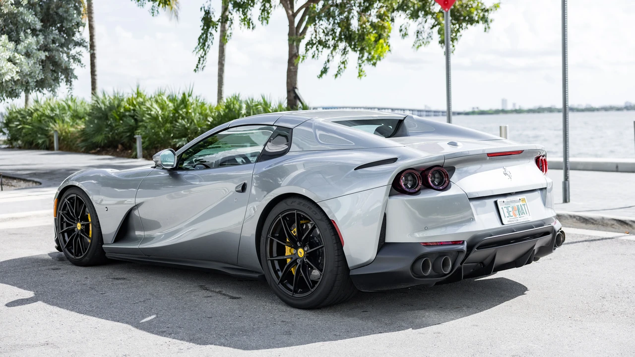 2021 Ferrari 812 GTS - Image 7 of 31
