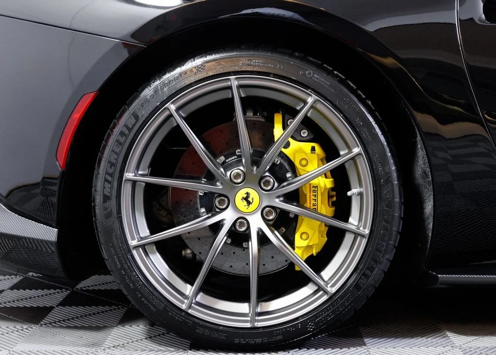 2021 Ferrari 812 GTS - Image 11 of 31