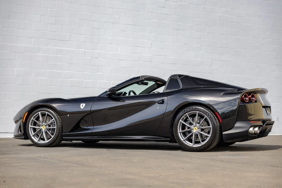 2021 Ferrari 812 GTS - Image 9 of 31