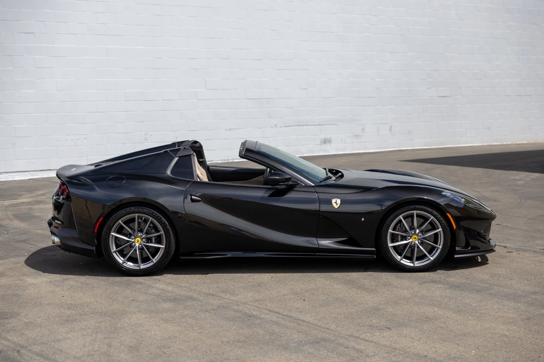 2021 Ferrari 812 GTS - Image 27 of 31