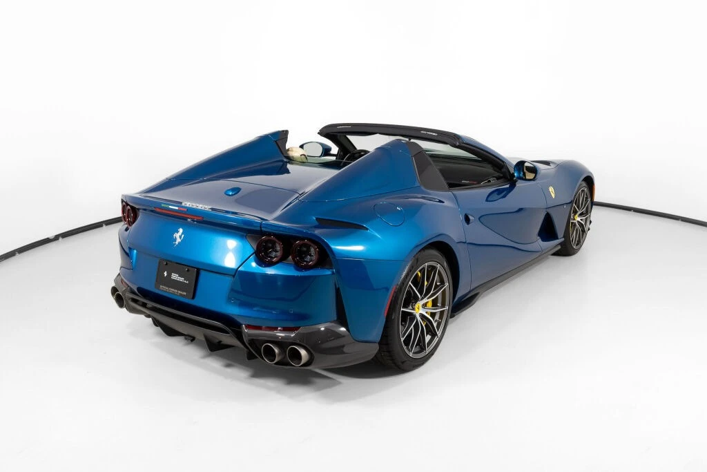 2021 Ferrari 812 - Image 9 of 31