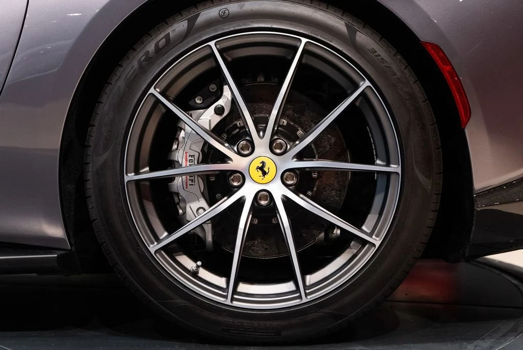 2021 Ferrari 812 GTS - Image 15 of 31