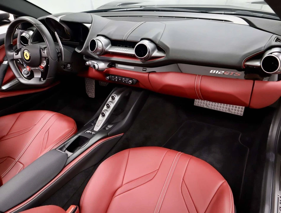 2021 Ferrari 812 GTS - Image 15 of 31