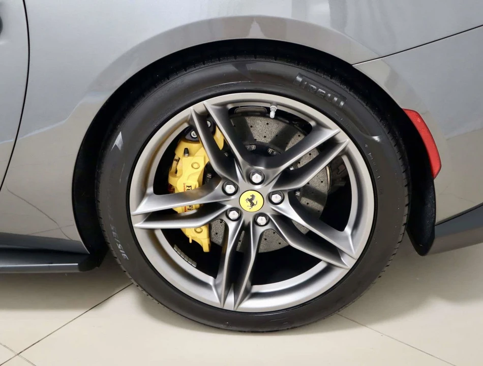 2021 Ferrari 812 GTS - Image 9 of 31