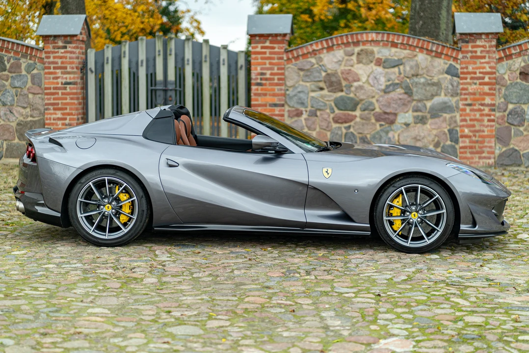 2021 Ferrari 812 GTS - Image 8 of 31