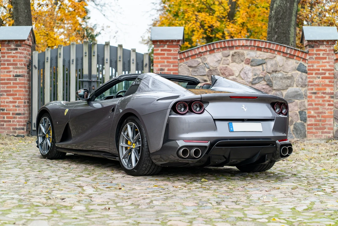 2021 Ferrari 812 GTS - Image 5 of 31