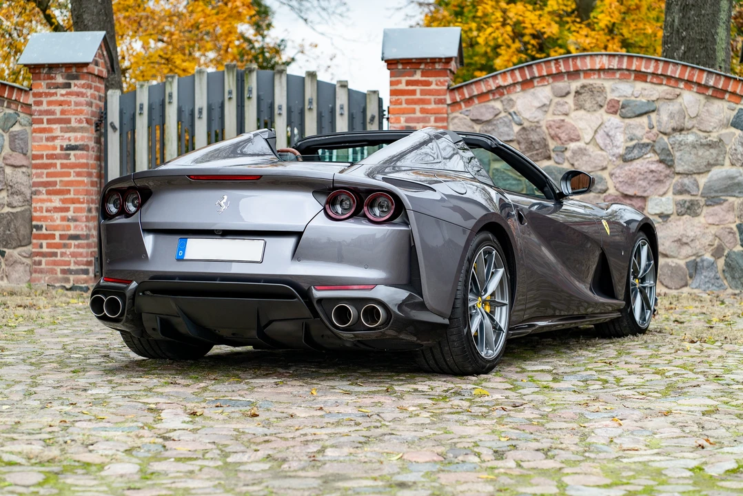 2021 Ferrari 812 GTS - Image 7 of 31