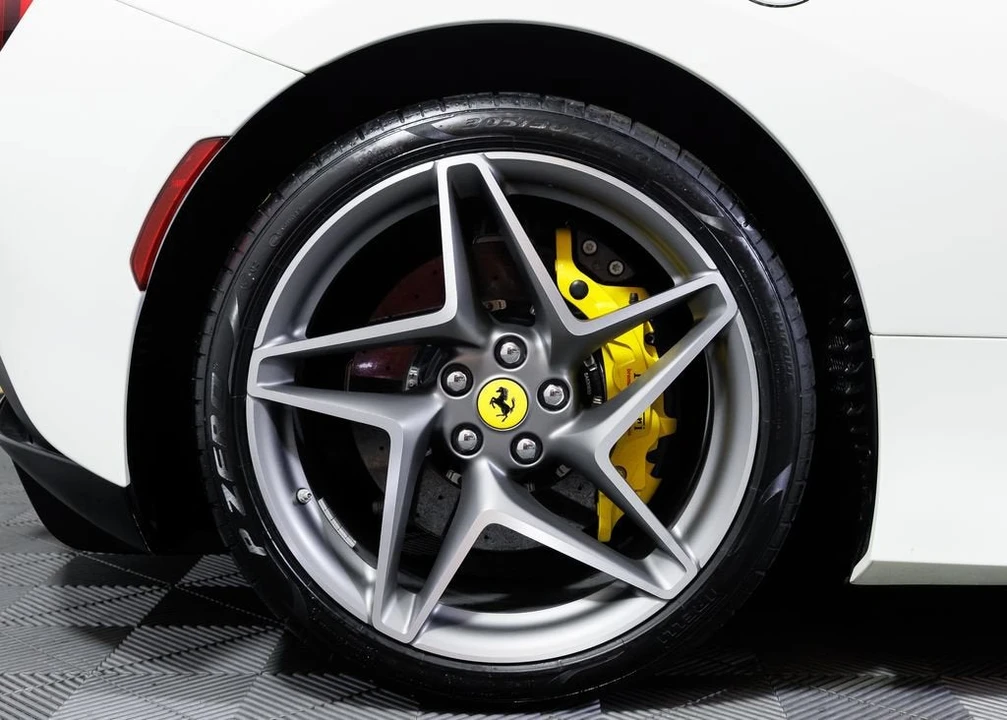 2021 Ferrari F8 Spider - Image 11 of 31