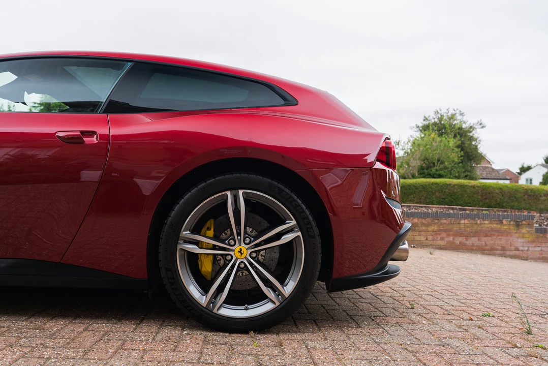 2021 Ferrari GTC4Lusso - Image 9 of 31