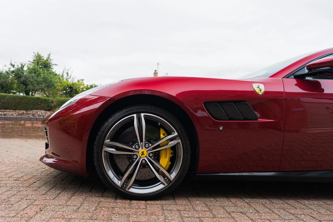 2021 Ferrari GTC4Lusso - Image 8 of 31