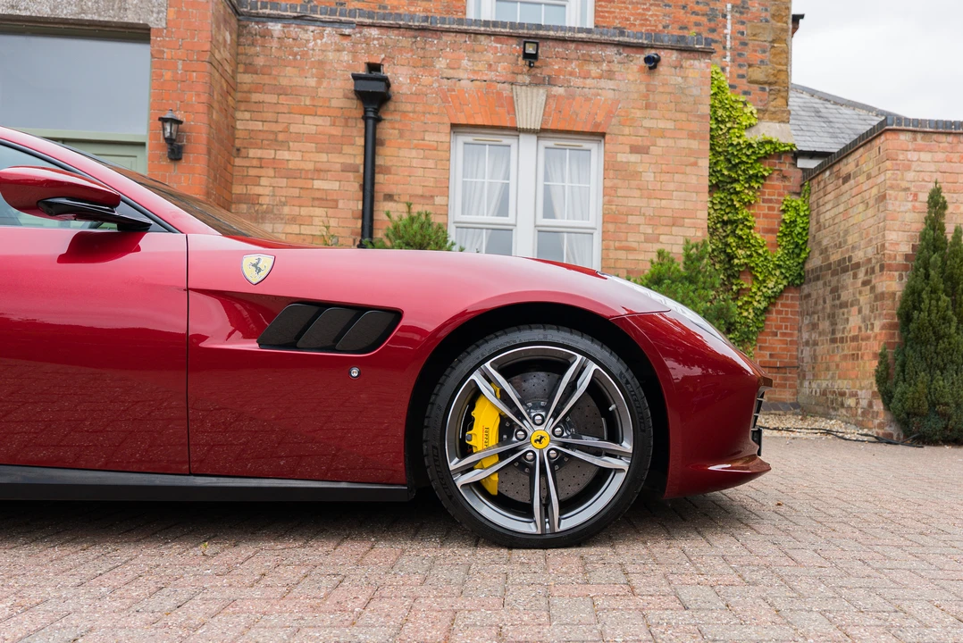 2021 Ferrari GTC4Lusso - Image 5 of 31