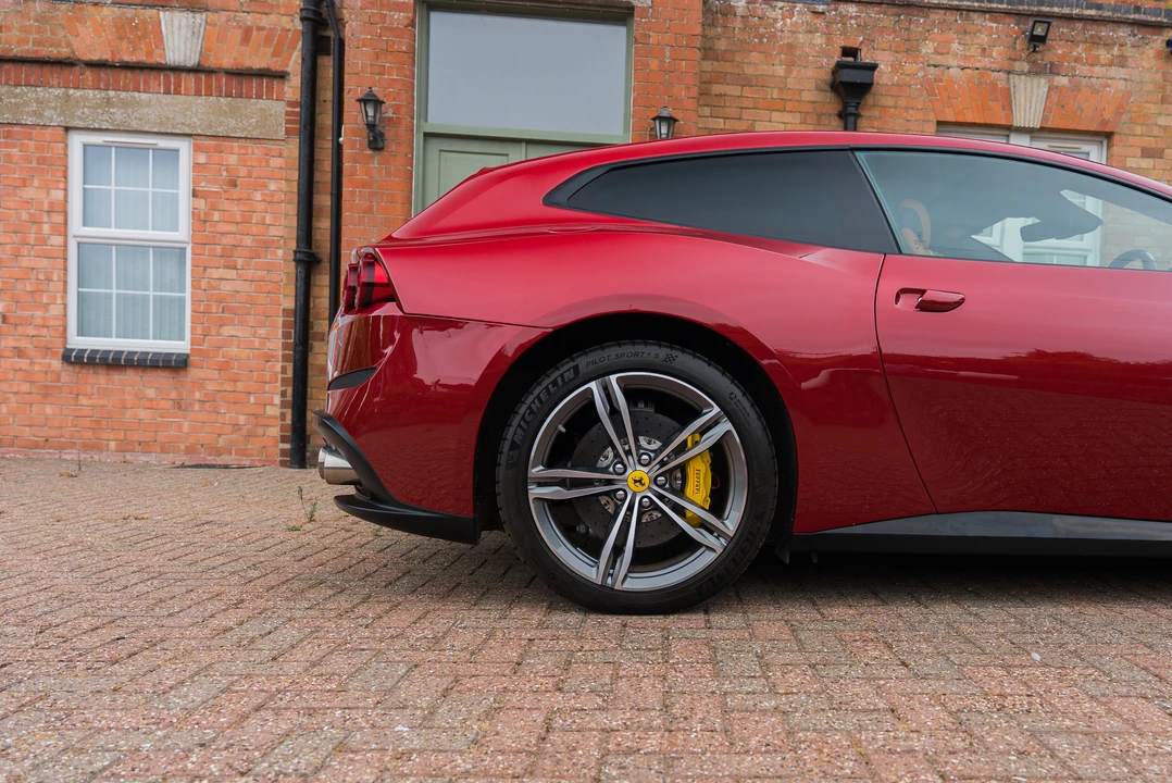 2021 Ferrari GTC4Lusso - Image 4 of 31