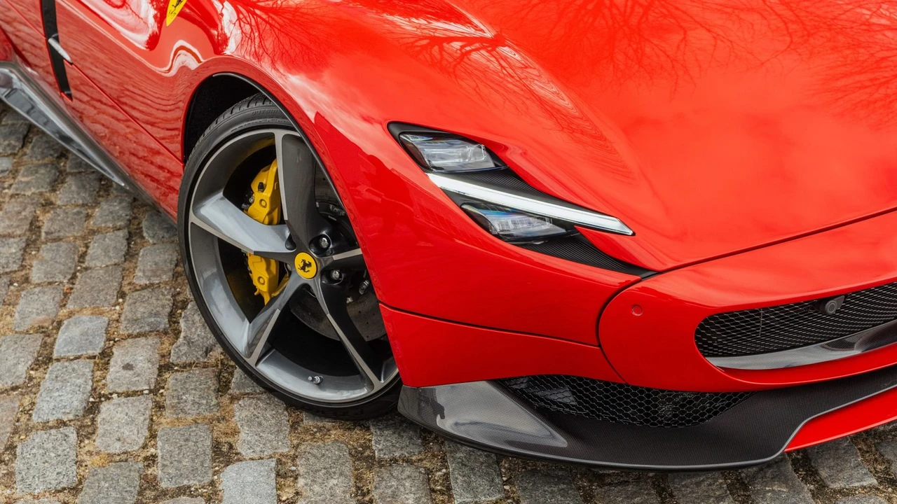 2021 Ferrari Monza SP2 - Image 27 of 31