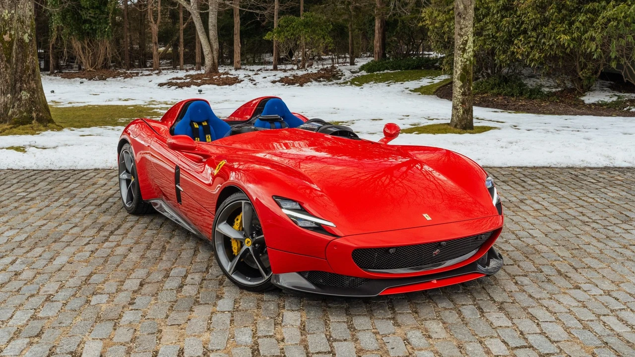 2021 Ferrari Monza SP2 - Image 12 of 31