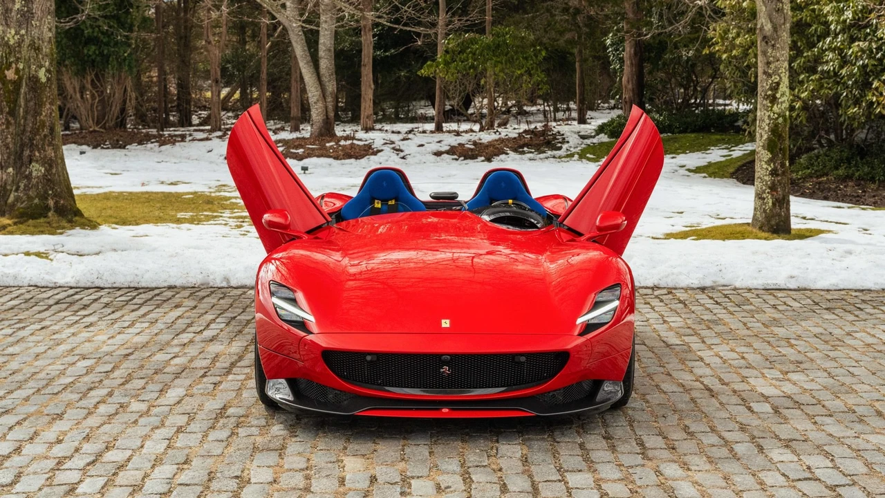 2021 Ferrari Monza SP2 - Image 15 of 31
