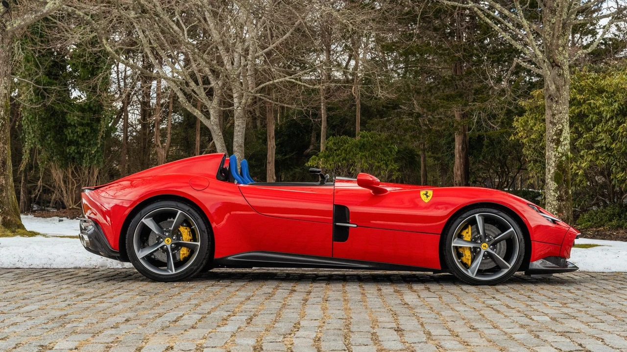 2021 Ferrari Monza SP2 - Image 24 of 31
