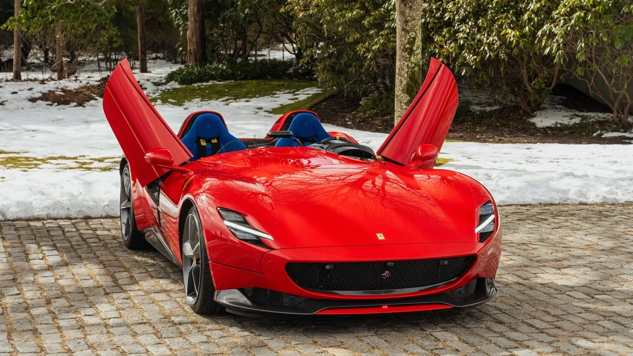 2021 Ferrari Monza SP2 - Image 19 of 31