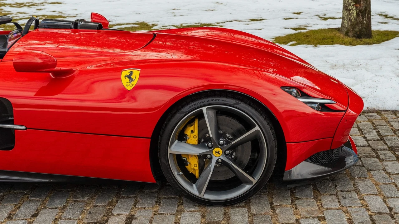 2021 Ferrari Monza SP2 - Image 25 of 31