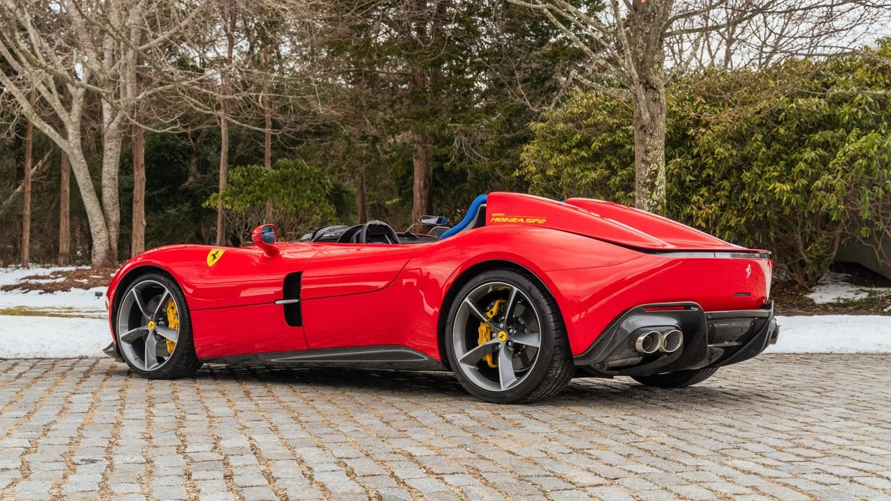 2021 Ferrari Monza SP2 - Image 5 of 31