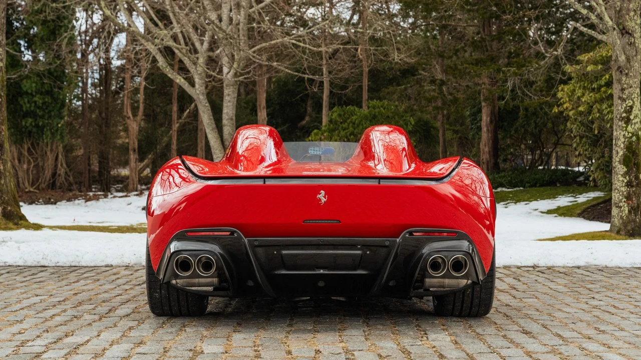 2021 Ferrari Monza SP2 - Image 17 of 31