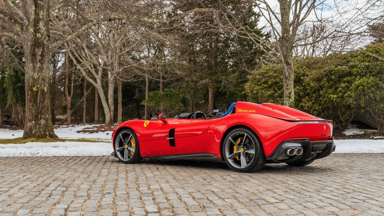 2021 Ferrari Monza SP2 - Image 18 of 31