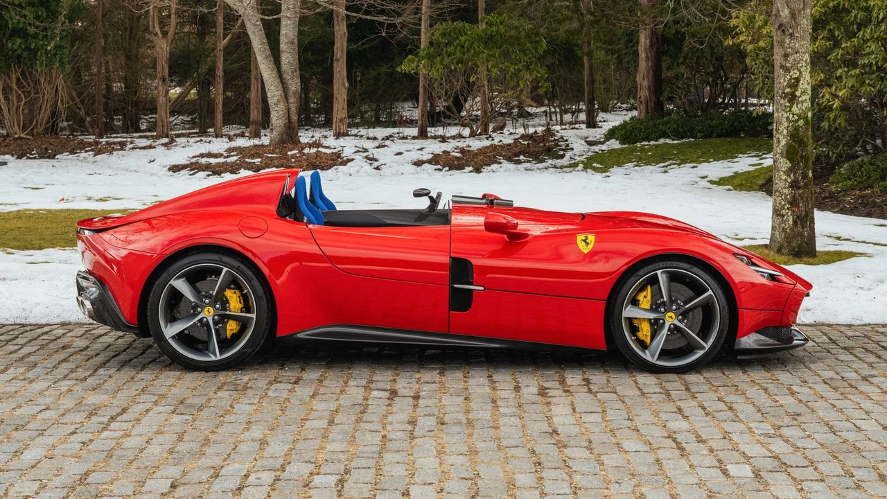 2021 Ferrari Monza SP2 - Image 3 of 31