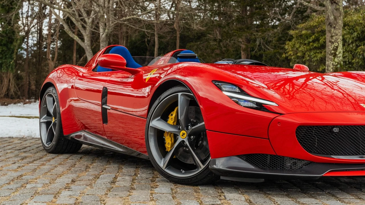 2021 Ferrari Monza SP2 - Image 11 of 31