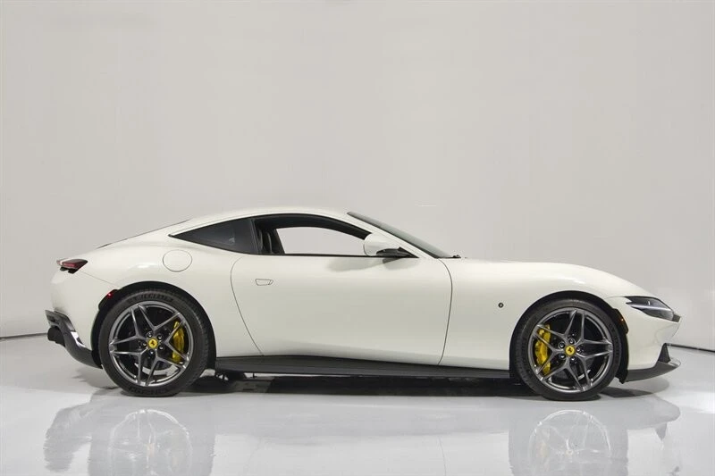 2021 Ferrari Roma - Image 13 of 31