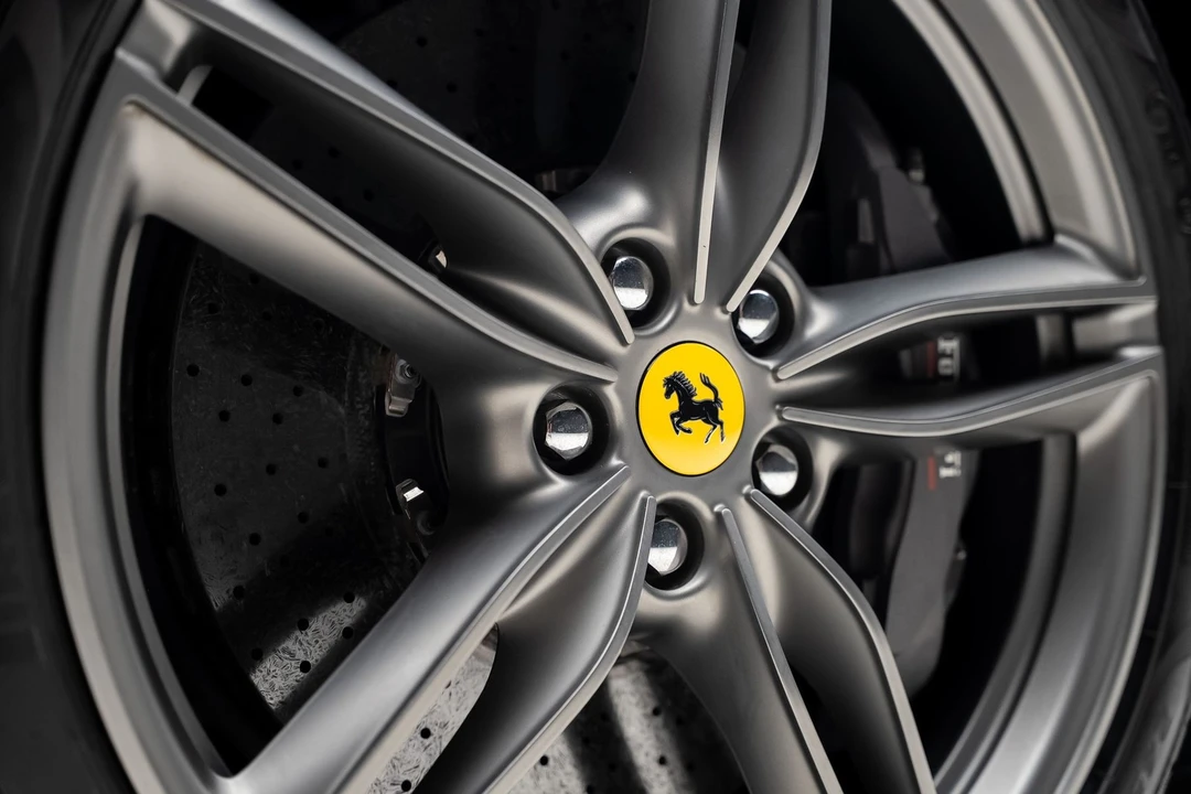 2021 Ferrari Roma - Image 24 of 31